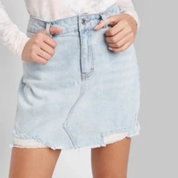 WILD FABLE Light Wash Denim Mini Skirt Size 12 - Picture 1 of 11